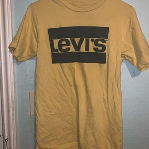 CUTE YELLOW LEVIS TSHIRT